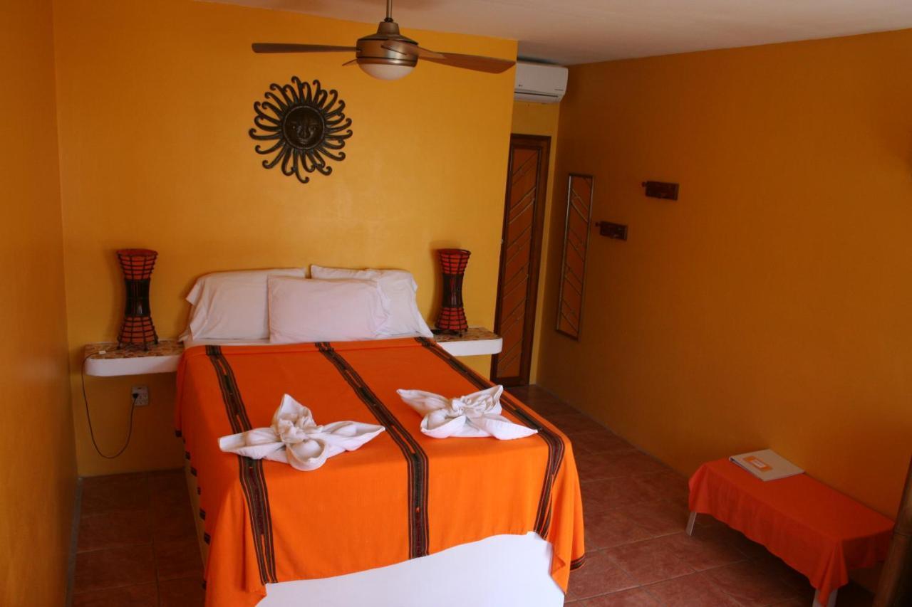 Seaside Cabanas Hotel Caye Corker Exterior foto