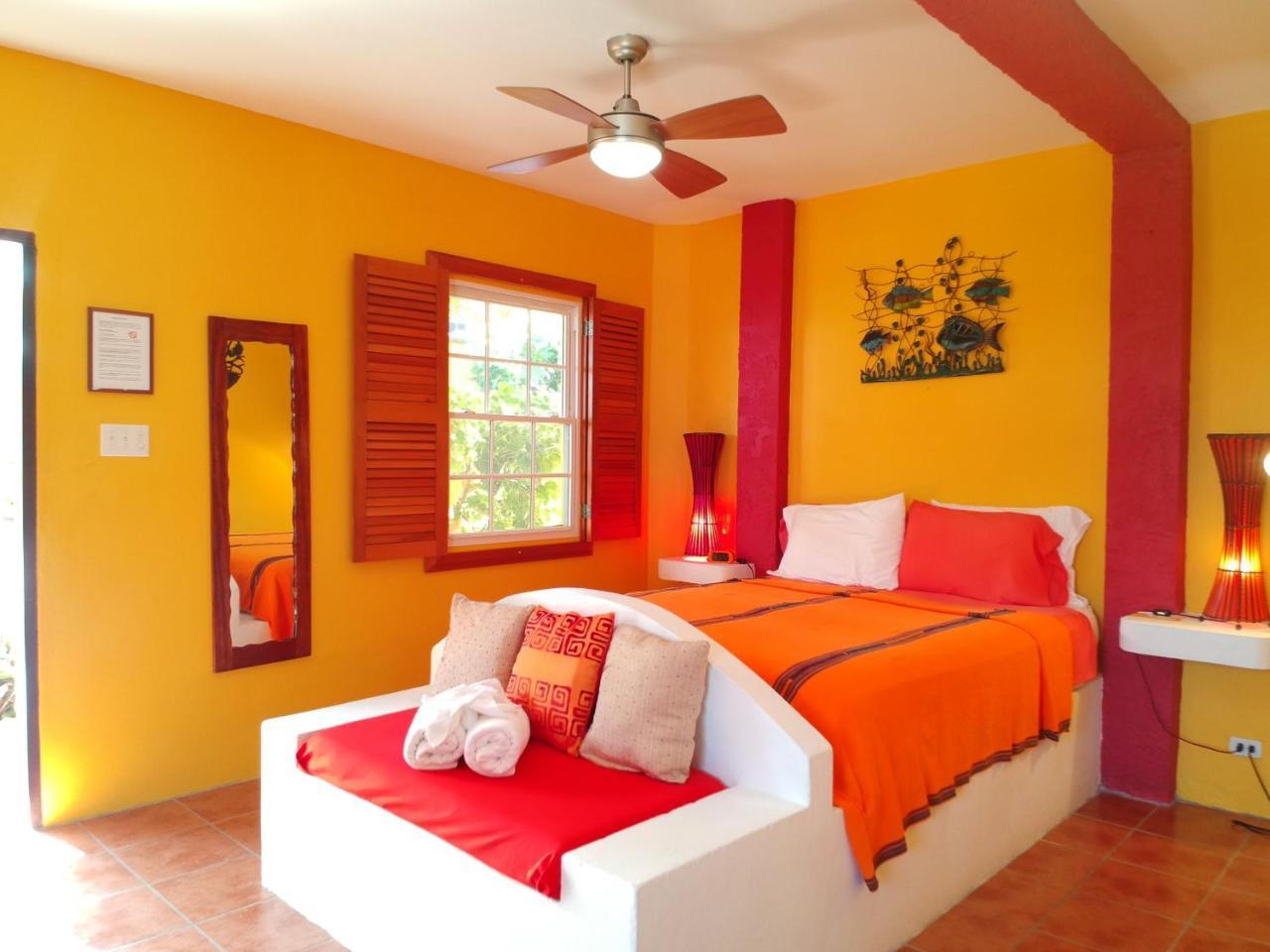 Seaside Cabanas Hotel Caye Corker Exterior foto
