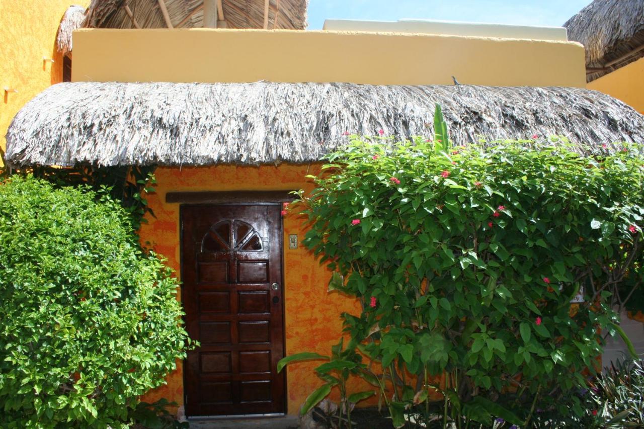 Seaside Cabanas Hotel Caye Corker Exterior foto