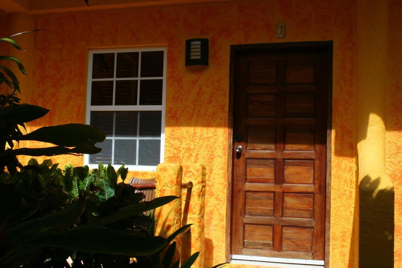 Seaside Cabanas Hotel Caye Corker Exterior foto