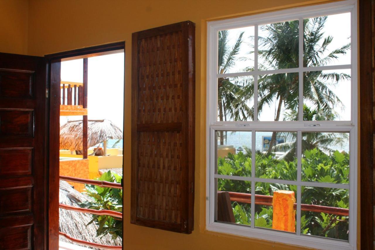 Seaside Cabanas Hotel Caye Corker Exterior foto